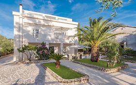 Villa Bella With Pool